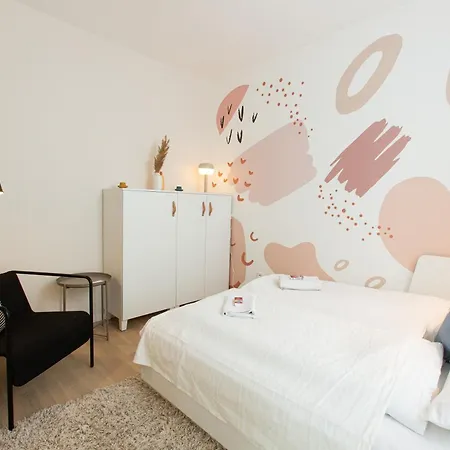 Waterfront Free Private Parking Apartamento Budapest